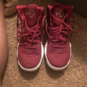 Maroon and white Nike’s only worn 2 times